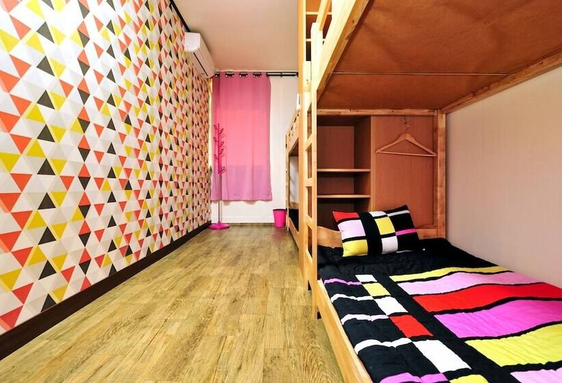 غرفة قياسية ثلاثية, Jarasum Guest House