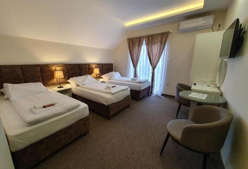 Standard Triple Room with Terrace, Sobe Astonia