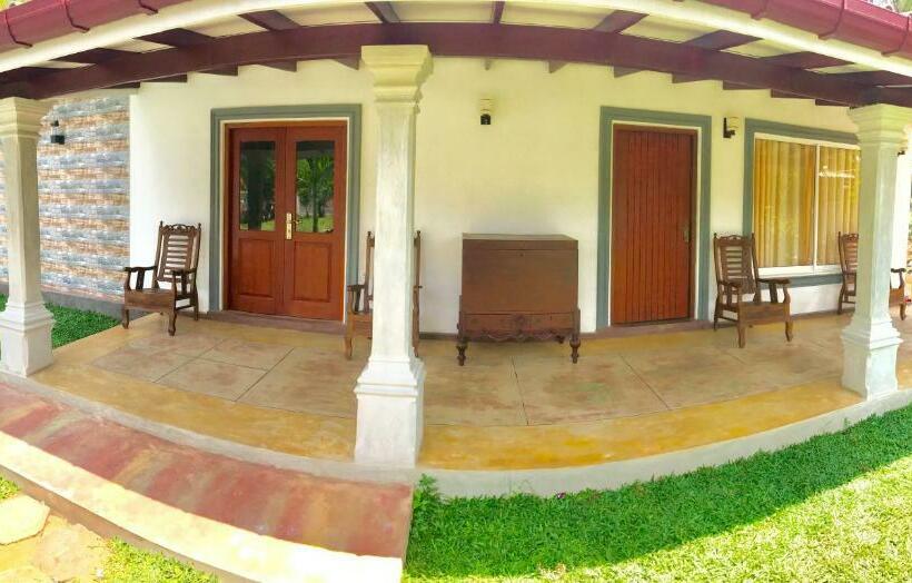 Camera Singola Vista Piscina, Ocean Gate Negombo