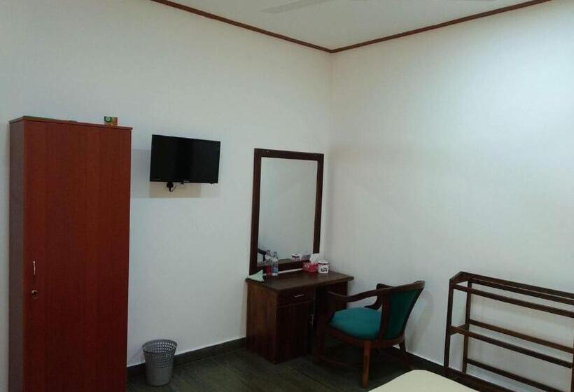 Camera Standard Vista Piscina, Ocean Gate Negombo