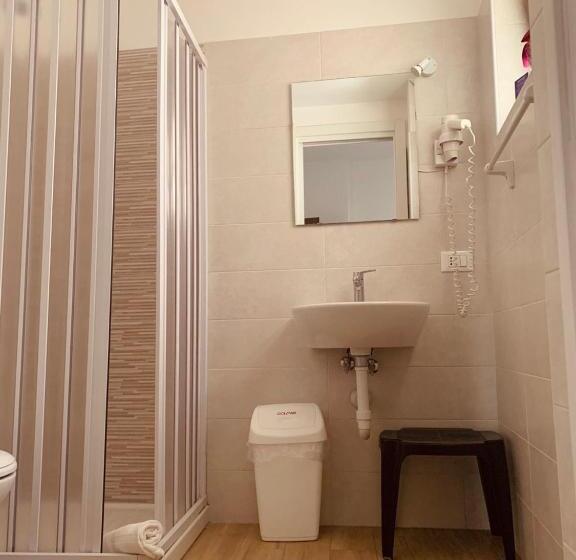 غرفة قياسية رباعية, Elios Tao