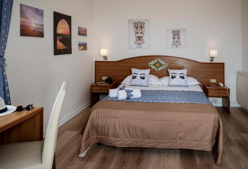 غرفة قياسية مطلّة علي البحر, Elios Tao