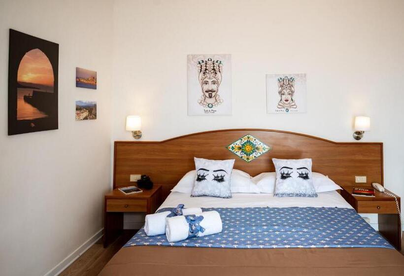 غرفة قياسية مطلّة علي البحر, Elios Tao