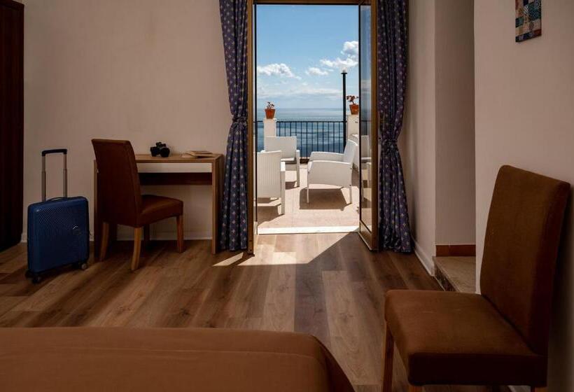 غرفة قياسية مطلّة علي البحر, Elios Tao