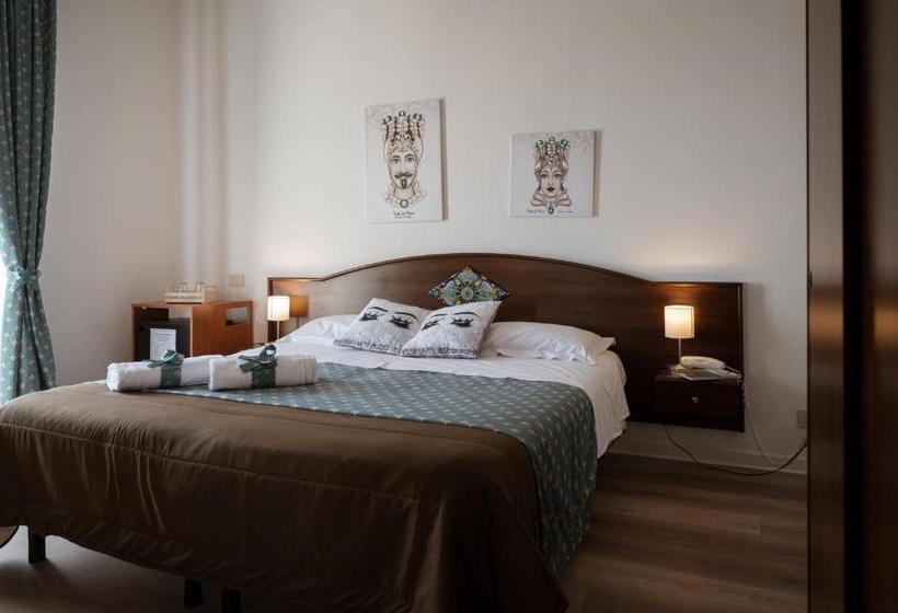 غرفة قياسية رباعية مطلة على البحر, Elios Tao