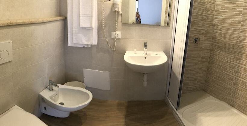 غرفة قياسية ثلاثية, Elios Tao