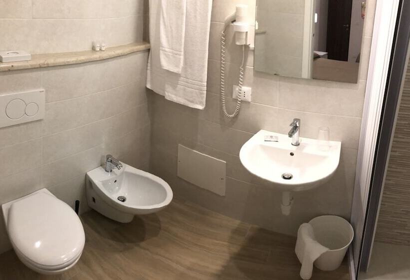 غرفة قياسية رباعية, Elios Tao