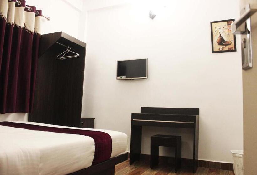 غرفة قياسية, Landy Queen