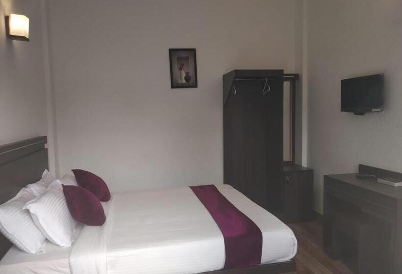 غرفة قياسية, Landy Queen