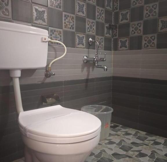 غرفة قياسية, Landy Queen