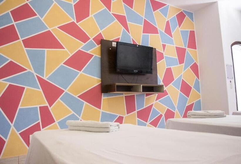 סוויטה דלוקס, The House Plaza