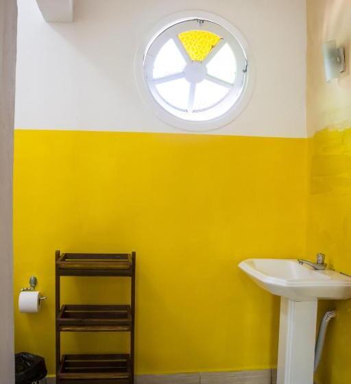 סוויטה דלוקס, The House Plaza