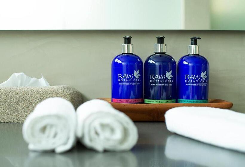 מיטת קינג בסוויטה, Nantipa   A Tico Beach Experience