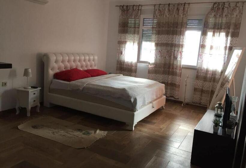 Habitación Familiar Deluxe, Casa Selimi