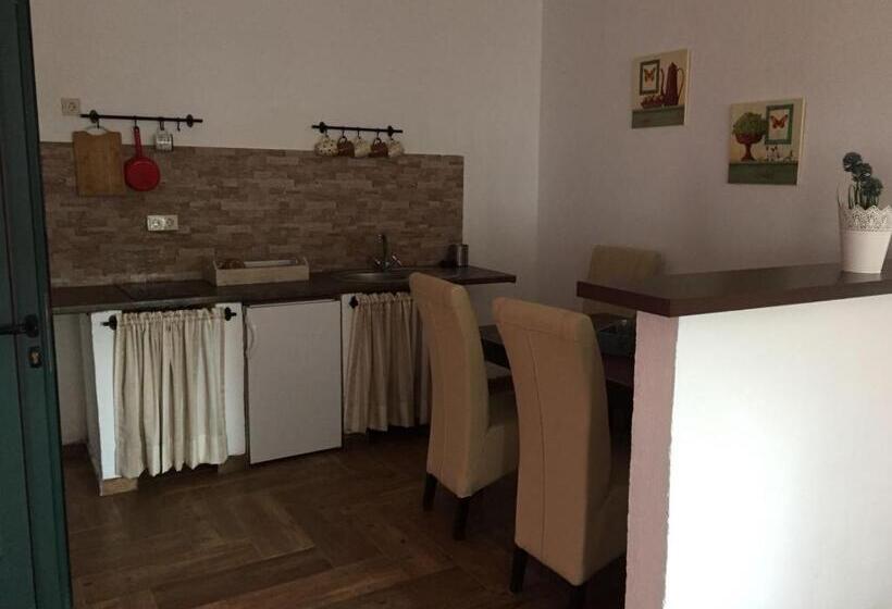 Habitación Familiar Deluxe, Casa Selimi