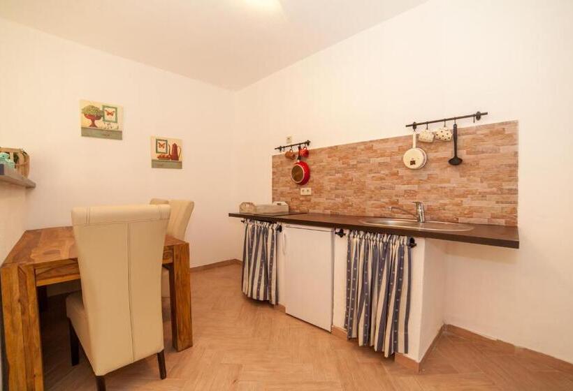 Habitación Familiar Deluxe, Casa Selimi