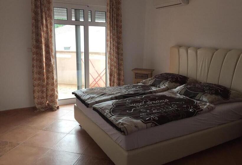 Habitación Estándar con Balcón, Casa Selimi