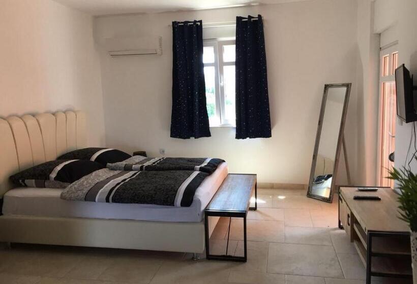 Apartamento 2 Dormitorios, Casa Selimi