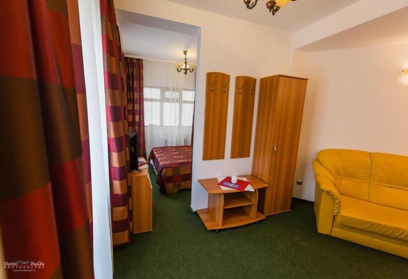 Apartamento 1 Dormitório com Sacada, Pensiunea Vila Europa