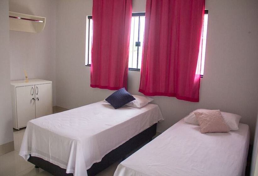 Seng i Delt Værelse, Palmas Hostel