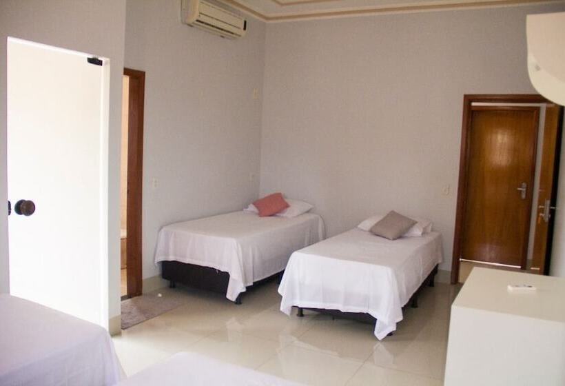 Seng i Delt Værelse, Palmas Hostel