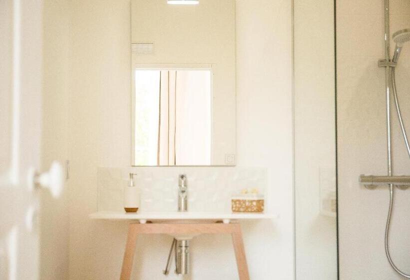 جناح مطلّ علي الحديقة, Au Coeur Des Eléments