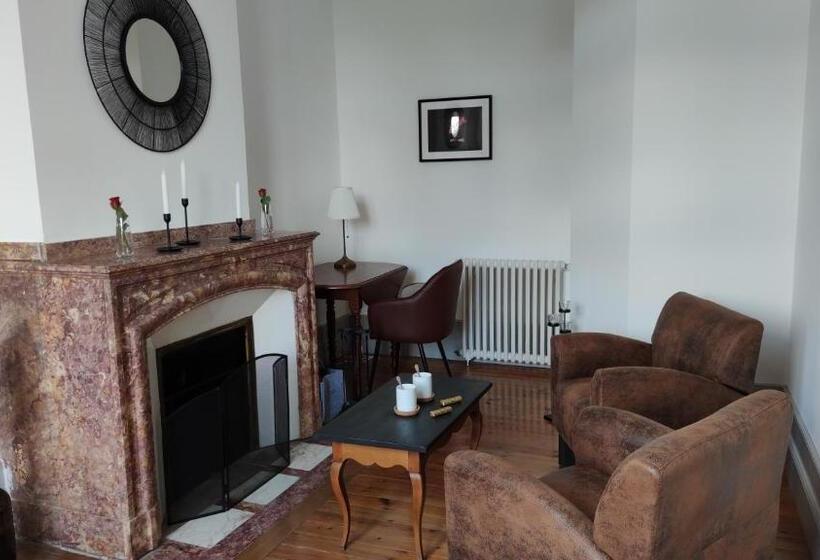 جناح مطلّ علي الحديقة, Au Coeur Des Eléments