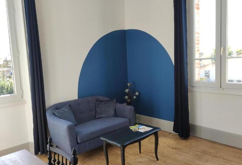 جناح مزوَّد بشرفة, Au Coeur Des Eléments