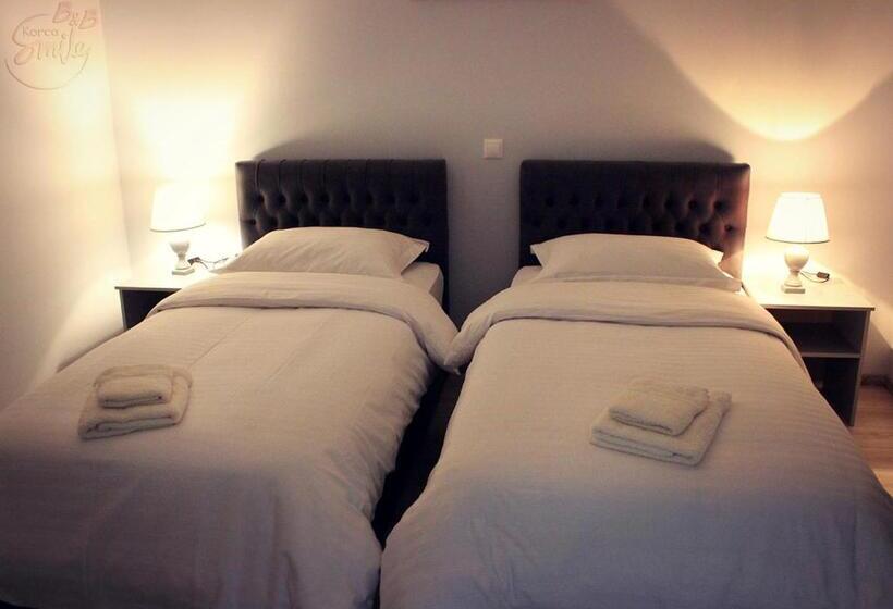 Standart Oda, Korcasmile