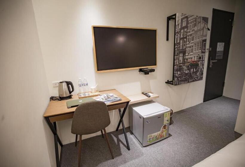 اتاق استاندارد, Tag Inn