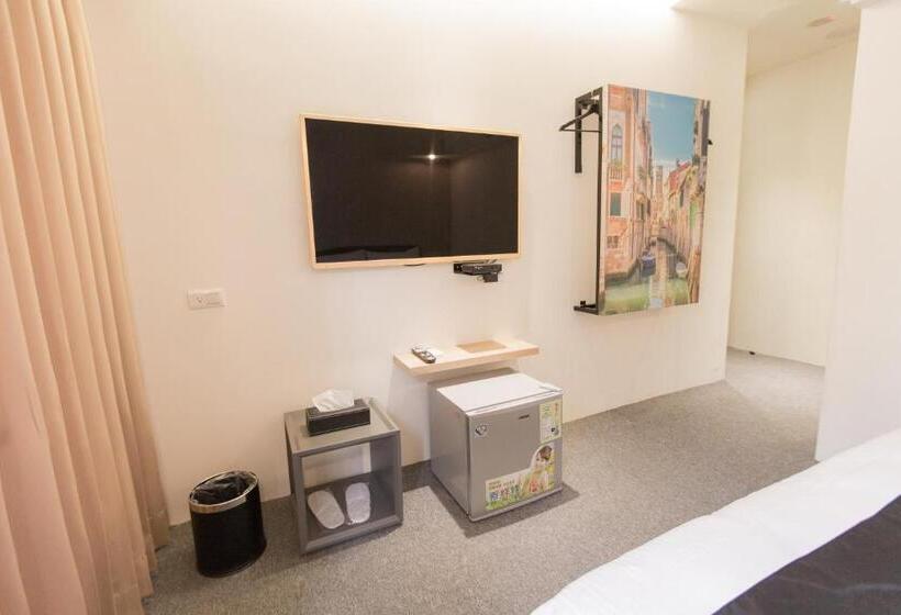 اتاق استاندارد, Tag Inn