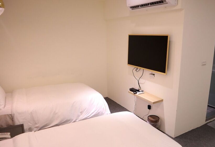 اتاق استاندارد, Tag Inn