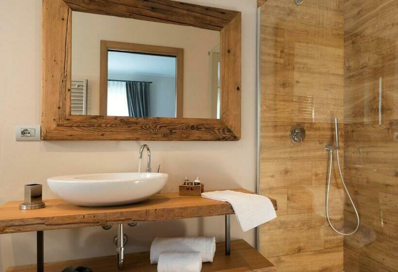 اتاق لوکس با بالکن, Le Petit Lievre