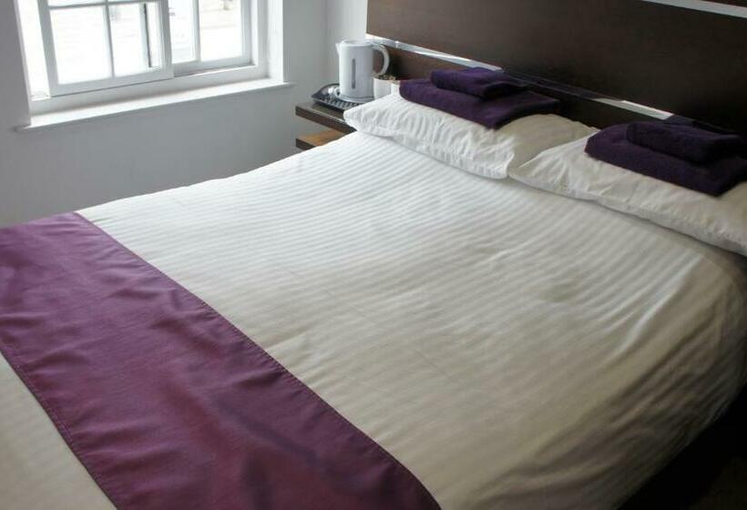 חדר אקונומי, Rooms At The Inn