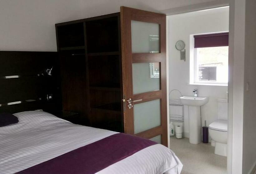 חדר אקונומי, Rooms At The Inn