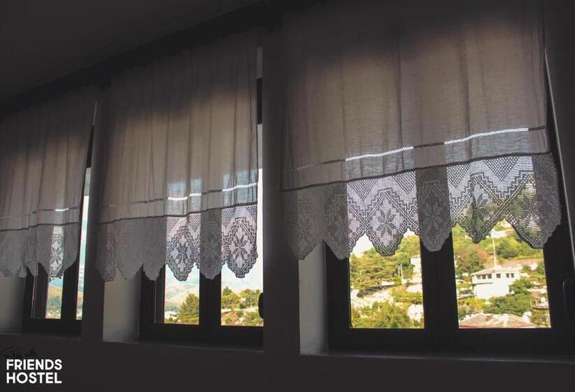 اتاق استاندارد سه نفره, Friends' Guesthouse & Hostel