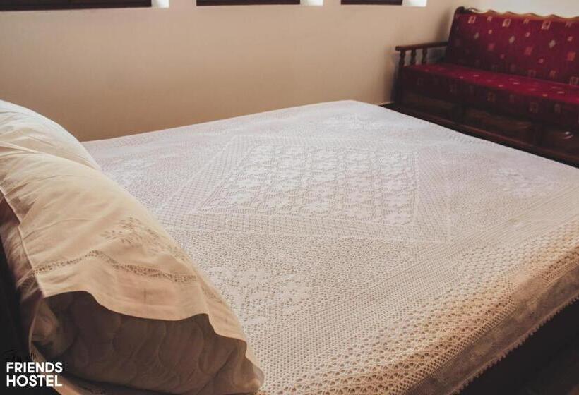 اتاق استاندارد سه نفره, Friends' Guesthouse & Hostel