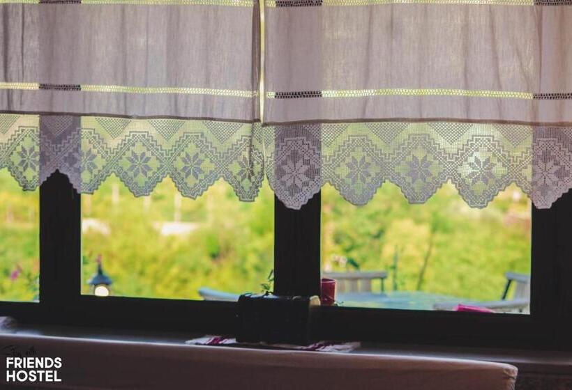 اتاق استاندارد سه نفره, Friends' Guesthouse & Hostel