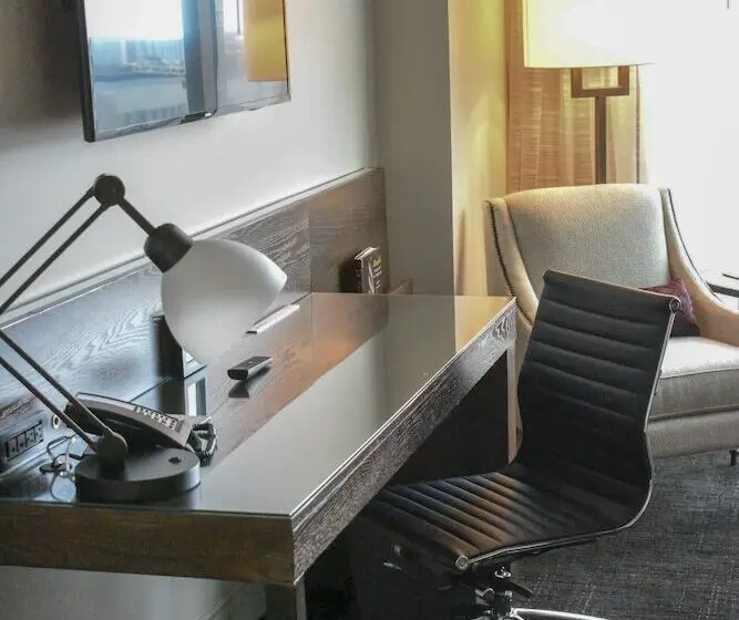 اتاق اجرایی با تخت بزرگ, Texas A&m Hotel And Conference Center