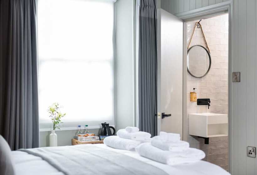 豪华房间, The Pickled Parson Of Sedgefield