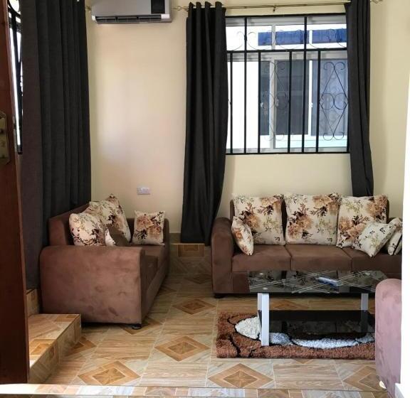 بنگله خانوادگی, Chibuba Airport Accommodation