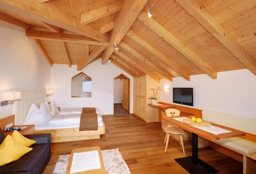 Superior-huone Parveke, Small Hotel Sonne