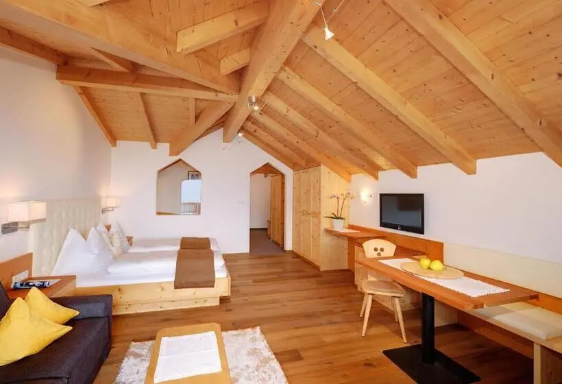 Superior-huone Parveke, Small Hotel Sonne