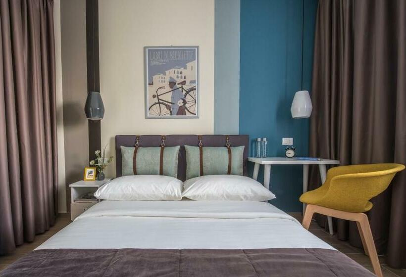 اتاق اکونومی, I Registi