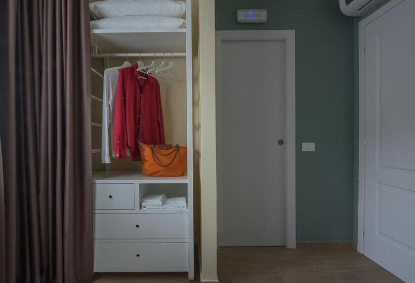 اتاق استاندارد, I Registi