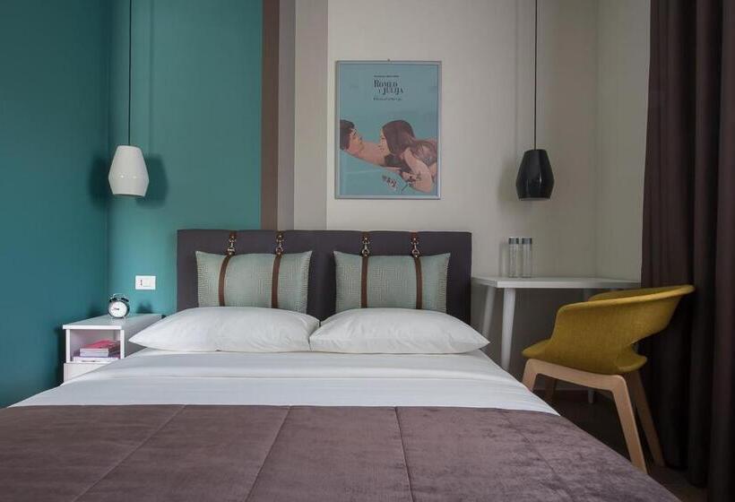 اتاق استاندارد, I Registi