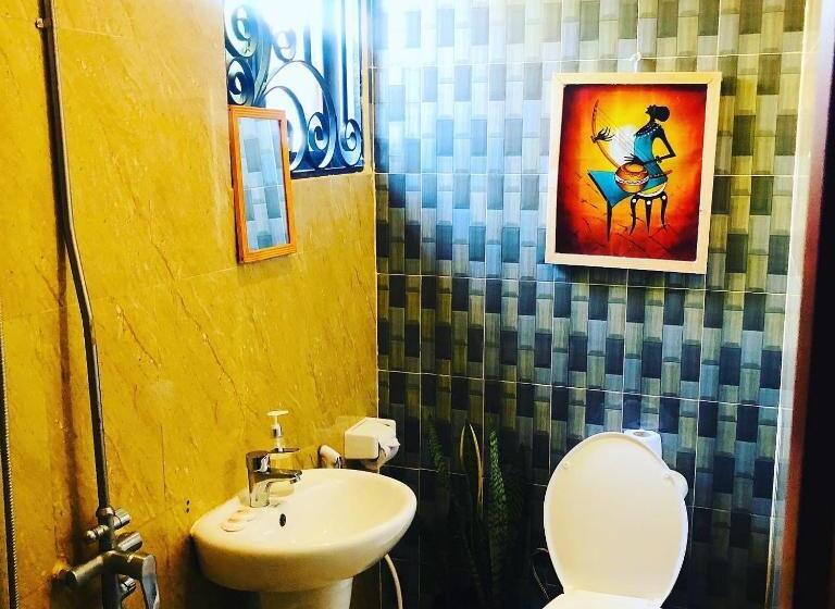 اتاق خانوادگی, Savannah House