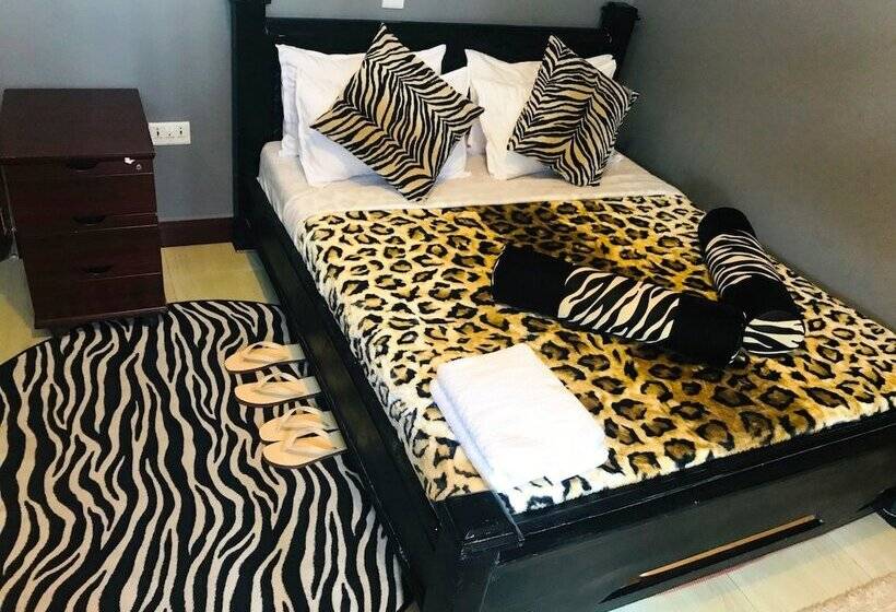 اتاق خانوادگی, Savannah House