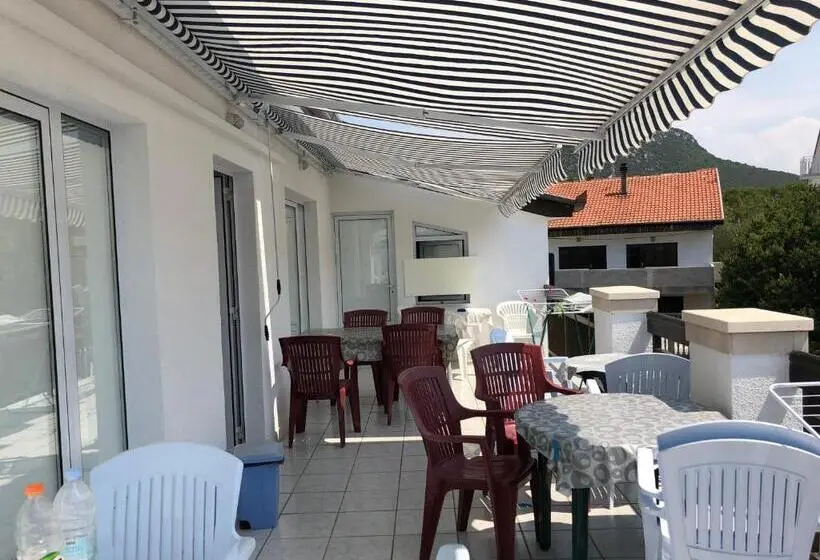 اتاق استاندارد چهار تخته, Apartmani Liberan Neum