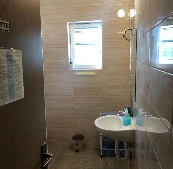 اتاق استاندارد سه نفره, Apartmani Liberan Neum